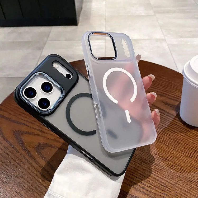 Magneettinen puhelinkuori iPhone in two stylish designs held in hand on a wooden table.