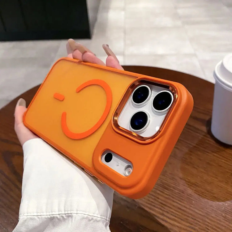 Magneettinen puhelinkuori iPhone - Monivärinen suoja, oranssi väritys, moderni ja leikkisä muotoilu.