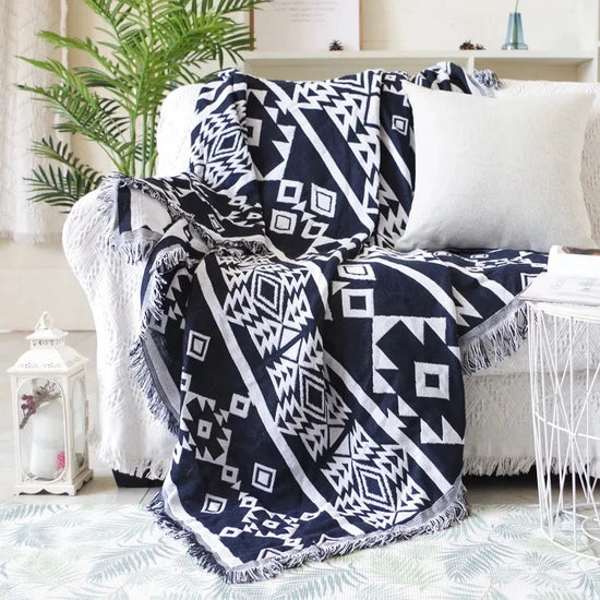 Nordic Throw Blanket – Pehmeä Neulottu Peitto Sohvalle, Rannalle & Retkeilyyn